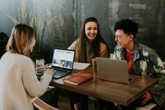 Créer et vendre une formation en ligne pour débutants : Votre guide complet après 45 ans