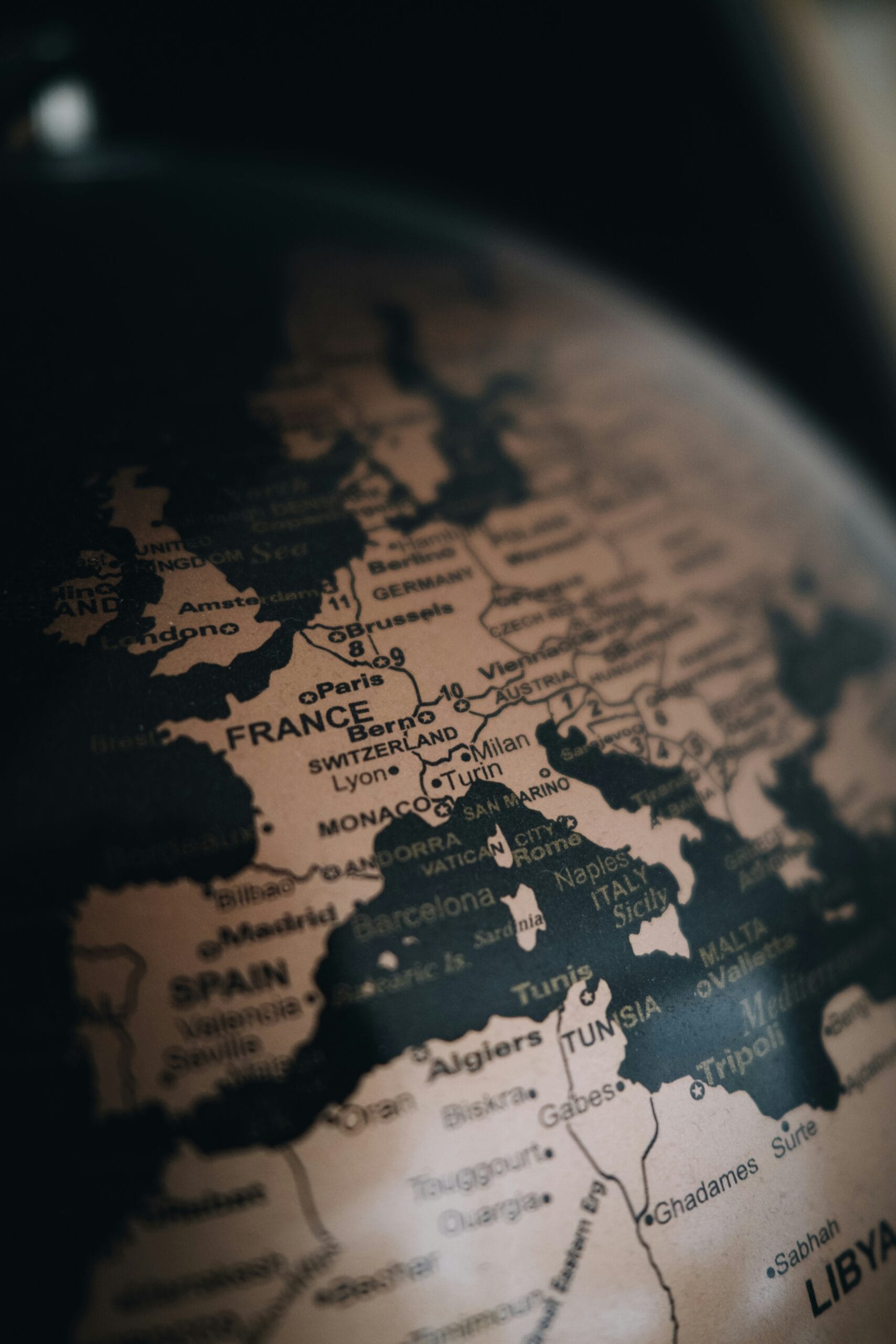 Travailler et entreprendre après 50 ans Suisse Belgique ou Luxembourg ?