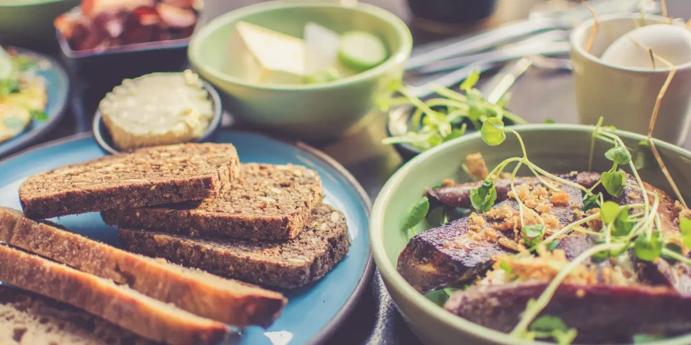Gérer sa Santé Après 45 Ans : Le Rôle Crucial de l'Alimentation pour Rester Actif